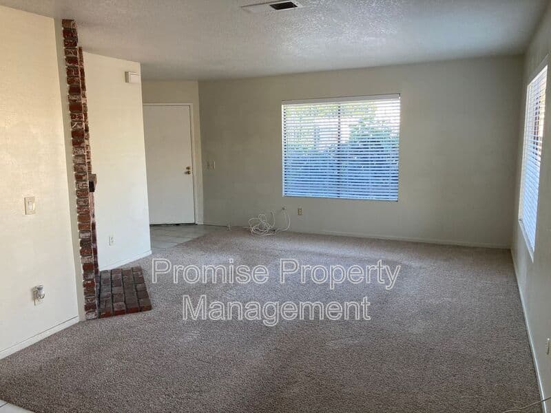 Oceanside House: 274 Riverview Way