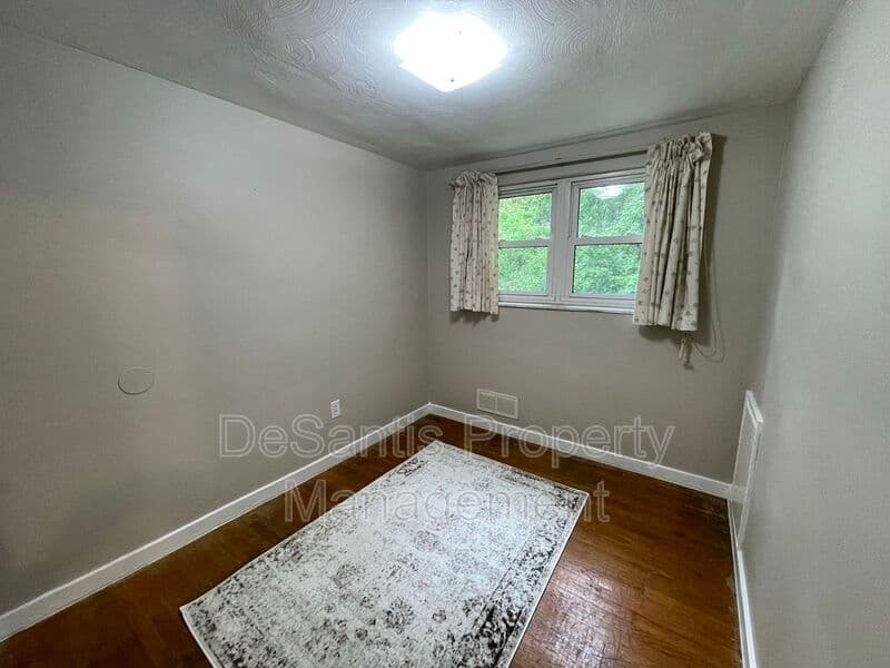 Pittsburgh House: 157 Merritt Avenue