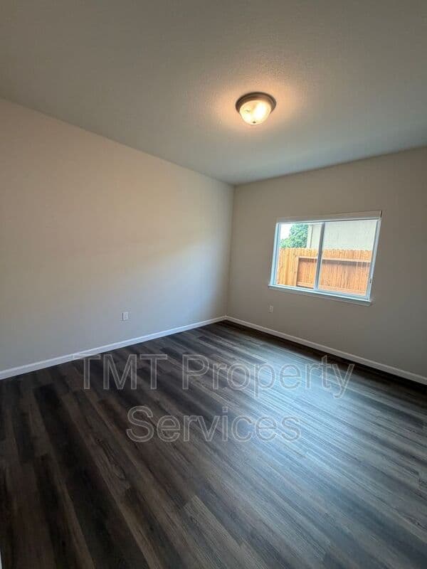 Elk Grove House: 9106 Turnbull Court