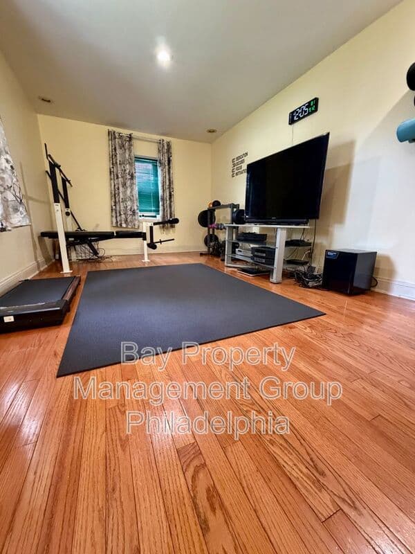 Philadelphia House: 6522 N American St