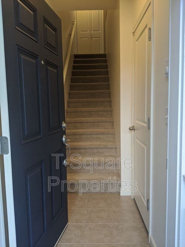 Everett House: 216 126th St SE B