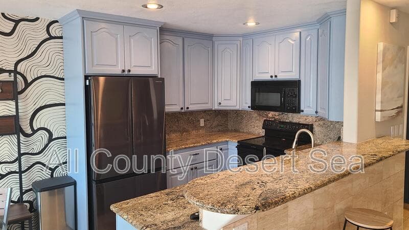 Huntington Beach Condo: 711 Pacific Coast Hwy