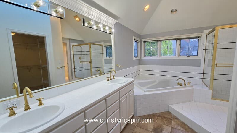 Redmond House: 16323 NE 50th Way