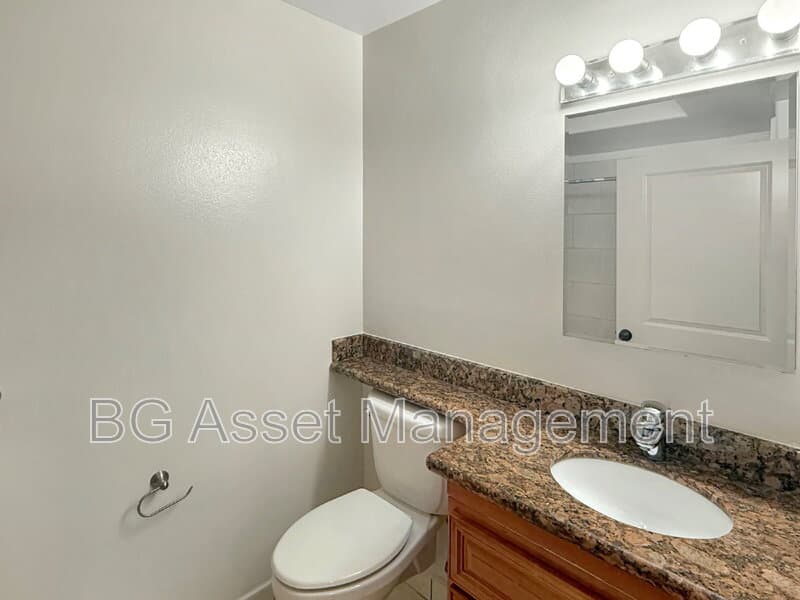 Oakland Condo: 1459 MacArthur Blvd