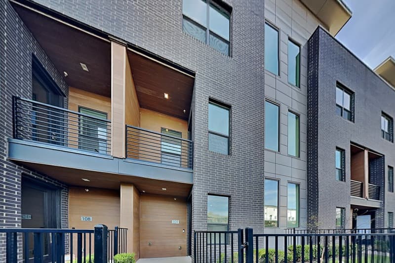 Dallas Townhome: 2000 Park Ave