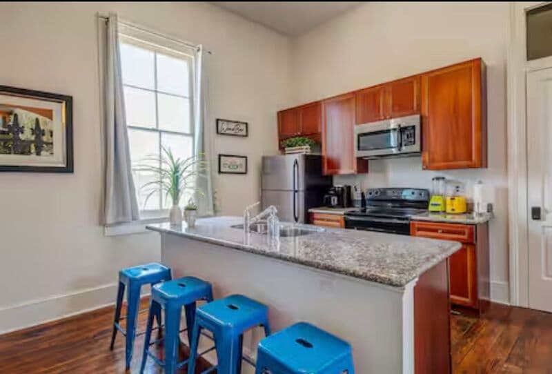 New Orleans Condo: 1915 Philip St.