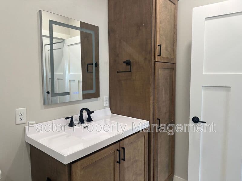 North Mankato Condo: 235 Belgrade Ave