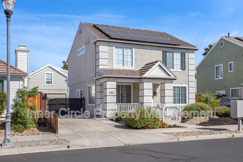 Brentwood House: 342 Chaucer Drive