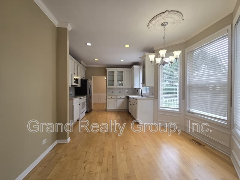 Grayslake House: 217 Lexington Court