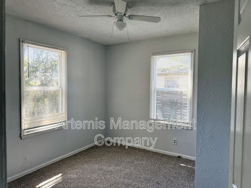 Jacksonville House: 1138 Saratoga Boulevard