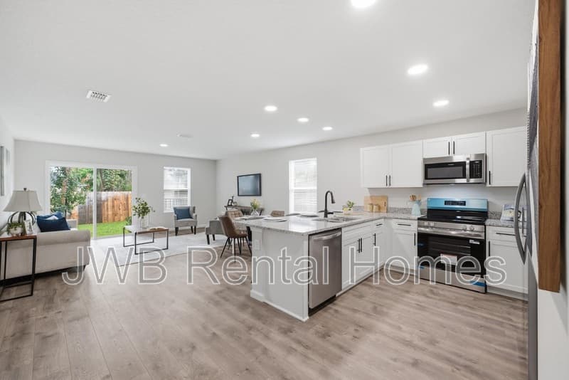 Jacksonville House: 7648 Eaton Ave