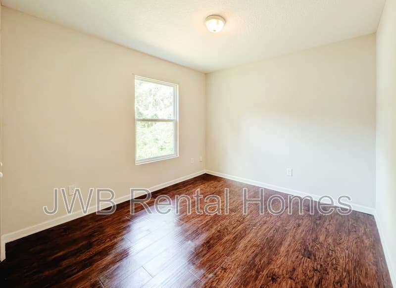 Jacksonville House: 2801 Myrtis Rd