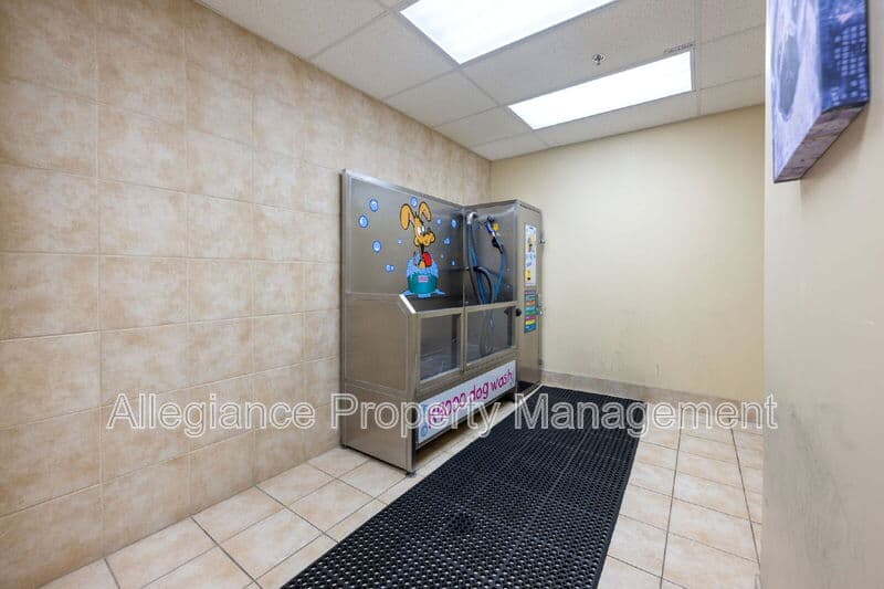 Alexandria House: 5675 Harrington Falls Ln