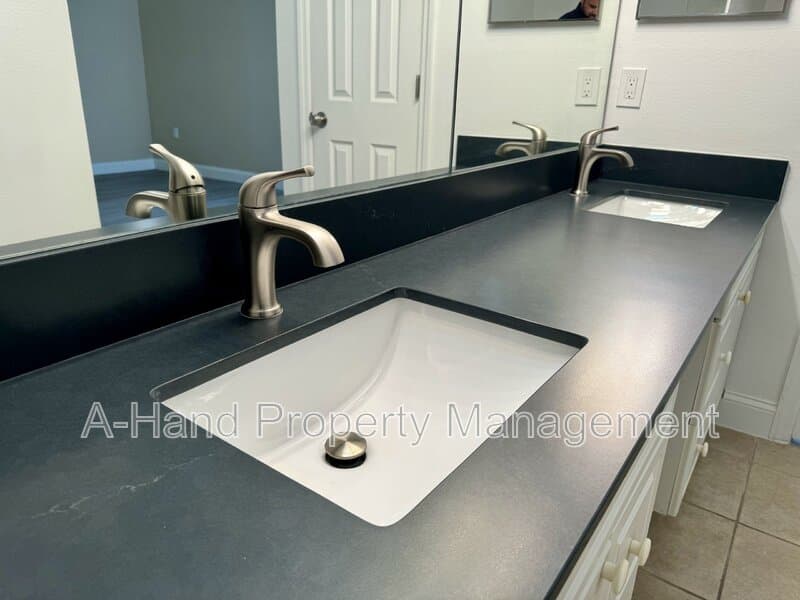 Davenport Condo: 522 Australian Way