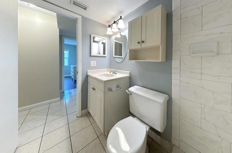 Seminole Condo: 8300 Bardmoor Boulevard - 210