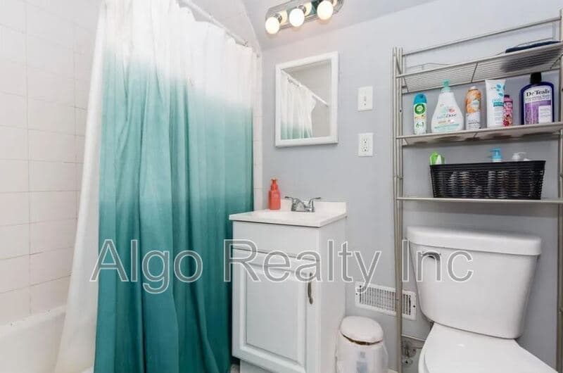 Minneapolis House: 4330 North Girard Avenue
