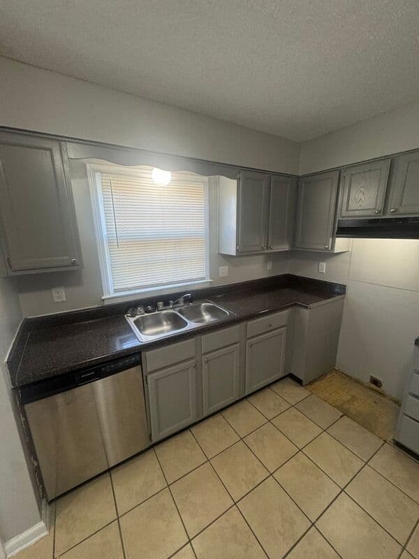 Memphis House: 6343 Kirby Downs Dr