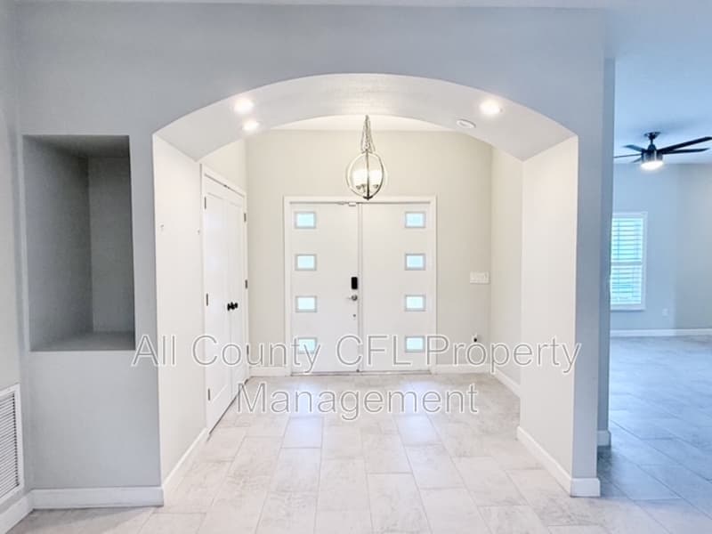 Orlando House: 2408 Corrine Drive
