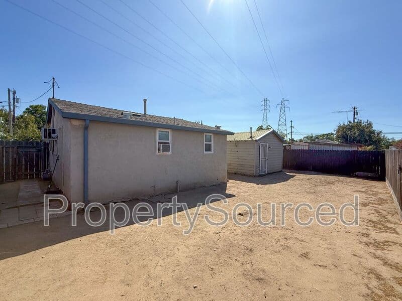 Manteca House: 415 Sutter St
