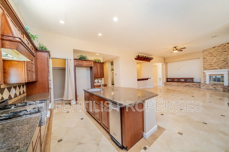 Riverside House: 17425 Cyrus Lane