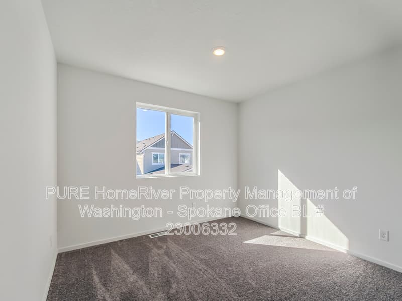 Liberty Lake House: 24814 E Coopers Hawk Ln