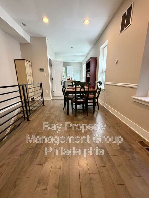 Philadelphia House: 2007 E York St