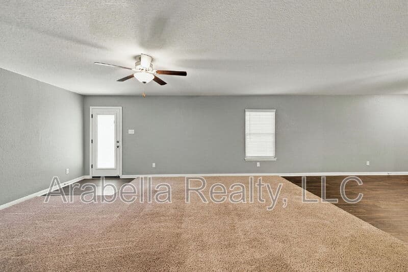 San Antonio House: 11641 Claudette St