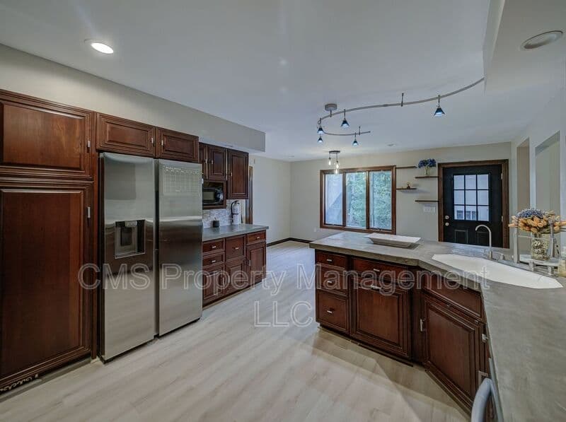 Morganville House: 17 Bauers Ln