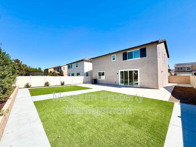 Menifee House: 32737 Dahl Jr Ln.