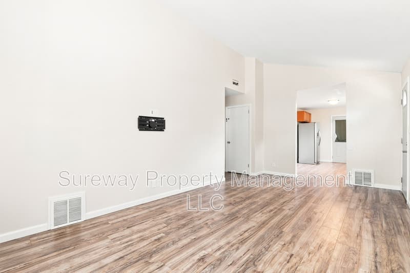 Mount Holly House: 213 Cardinal Lane