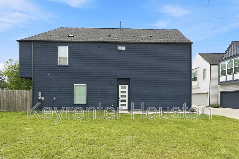 Houston House: 2908 Stevens St