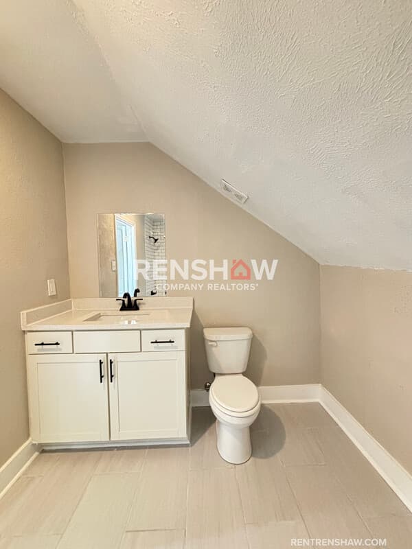 Memphis House: 59 N Willett St