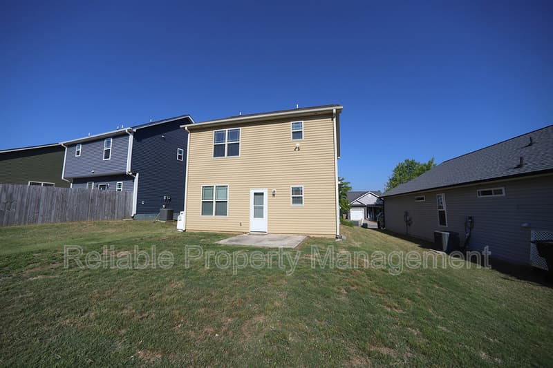 Clayton House: 198 Balboa Parkway