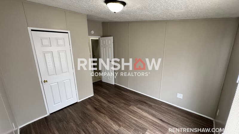 Memphis House: 288 W Brooks Rd
