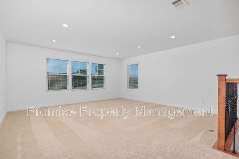 Oceanside House: 5514 Lipizzaner Circle