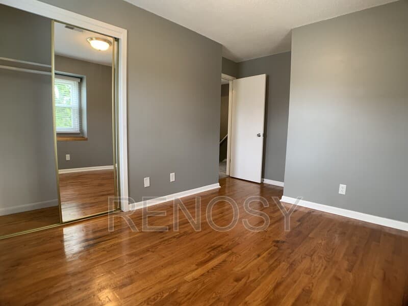 Des Moines House: 5174 NE 6th Ct
