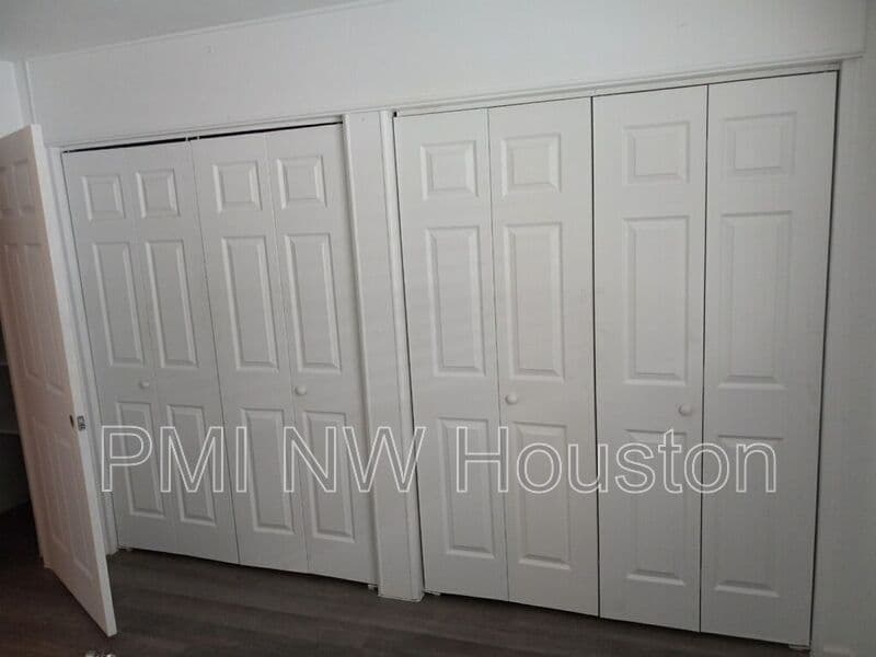 Houston Townhome: 2681 Gessner Rd