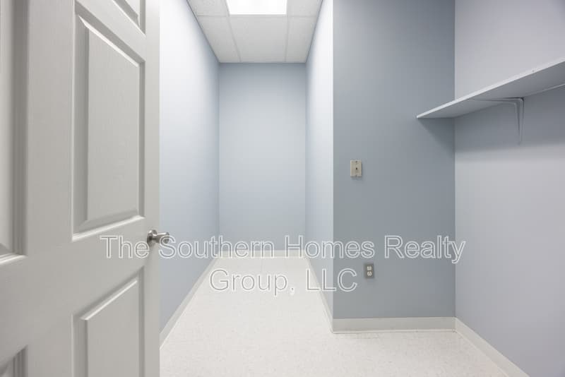Etowah House: 305 Grady Road - 1