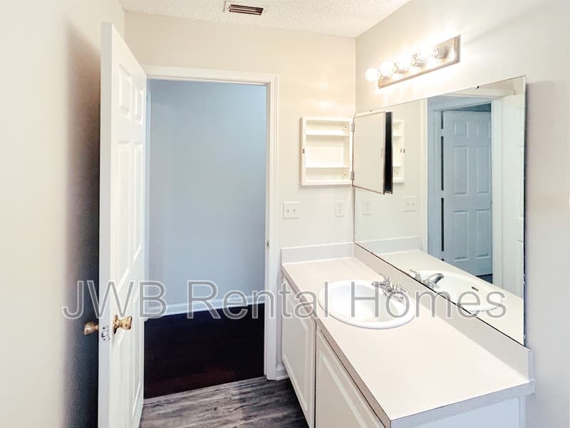Orange Park House: 383 Turtle Dove Dr
