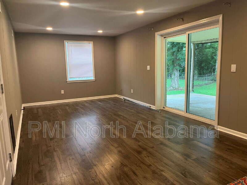 Huntsville House: 6208 NW Cedar Point Dr