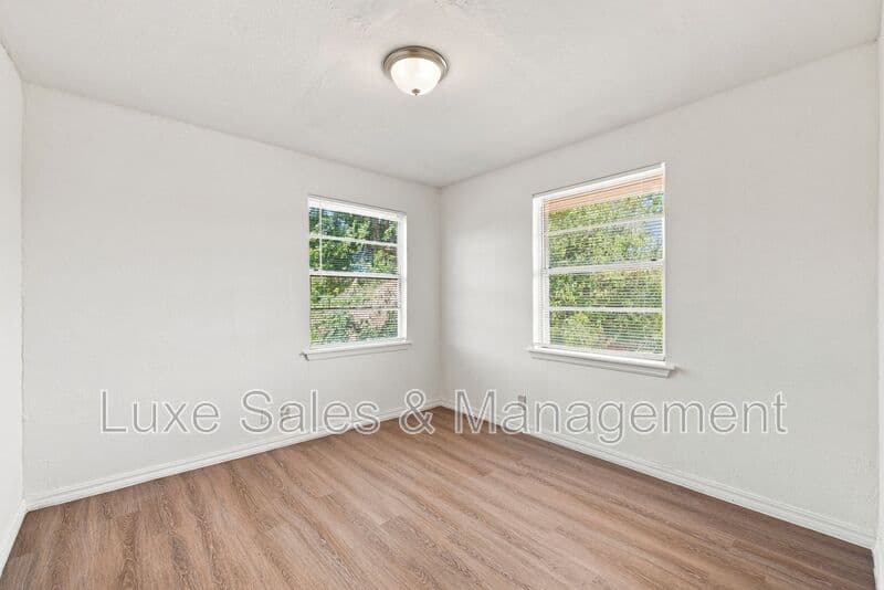 Oklahoma City House: 700 NE 81st Street