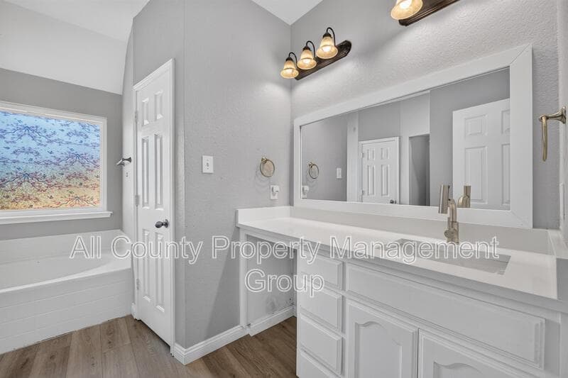 Fort Worth House: 8205 Mule Deer Run