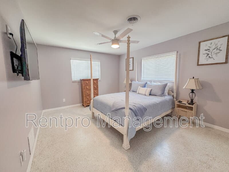 Englewood House: 2825 North Beach Road