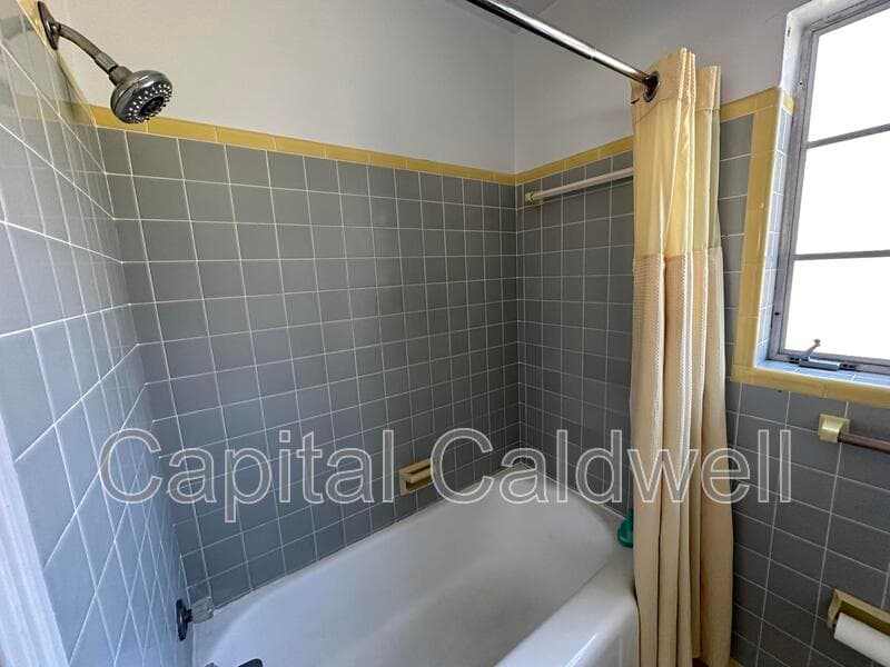 Clearwater House: 18 N Meteor Ave