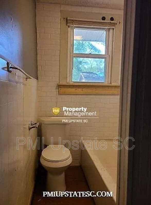 Wellford House: 143 Forrest St