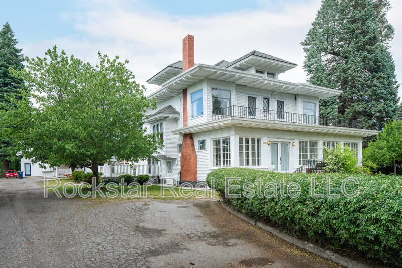 Spokane House: 4235 E Hartson Ave