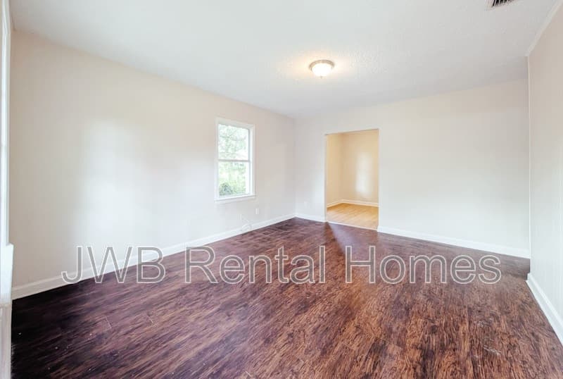Jacksonville House: 3137 1st St W
