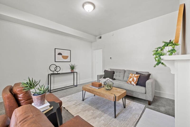 Columbus House: 538 Kelton Avenue