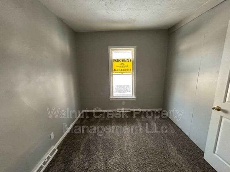 Lorain House: 939 W 22nd Street