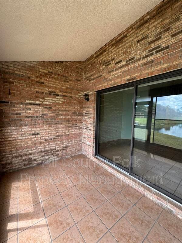 Lakeland Townhome: 542 Lake Carolyn Cir